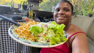 ❤️ ALMOÇANDO STROGONOFF  E  SALADA FRESQUINHA NA PAZ DO SITIO! 