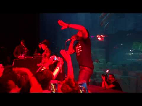 laza morgan a l'aquarium de paris avec nancy logan