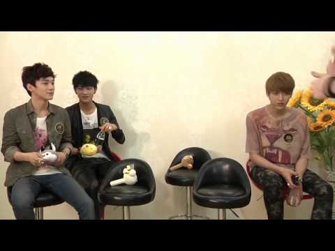 [HD][Eng Sub][Full] 120420 EXO-M Yinyuetai Interview Behind the Scenes