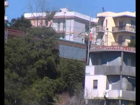 MRV E 652 carri vari transita a Termoli.