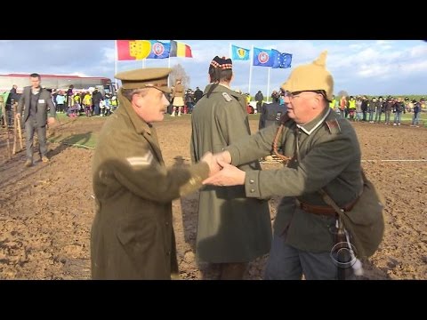 WWI enemies turned battlefield into Christmas celebration