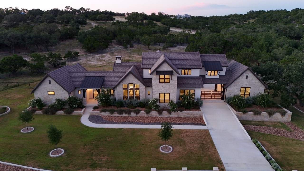 TOUR INSIDE A MASSIVE LUXURY TEXAS HOUSE ON OVER AN ACRE W/ A POOL | $1.9M