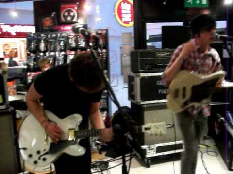 General Fiasco - Ever So Shy (Live Hmv 19/10/09)