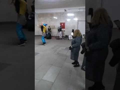 Взрыв мозга в метро) Москва.