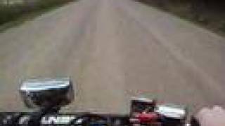 preview picture of video 'Honda Trx 250R driving down a country road'