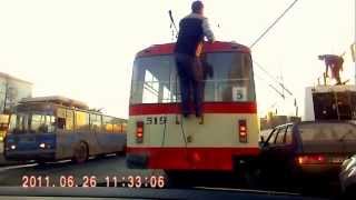 preview picture of video 'Гонки на троллейбусах. Финал // Trolley // Trolleybuses in Kirov, Russia // Trolleybus Crash'