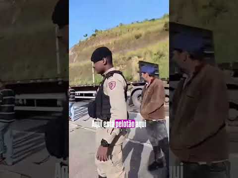 Demolição em Padre Paraíso