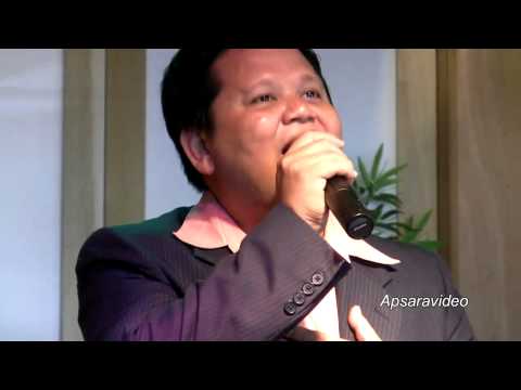 Sothy is singing a classic Sin Sisamuot song "Beur Senn Chear Lok Nis"