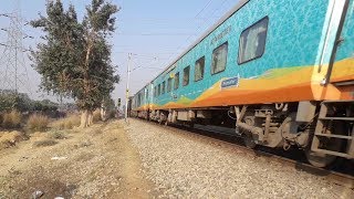preview picture of video '22913 PATNA HUMSAFAR EXPRESS WITH BLASTING SPEED SKIPPED IRADATGANJ!!'