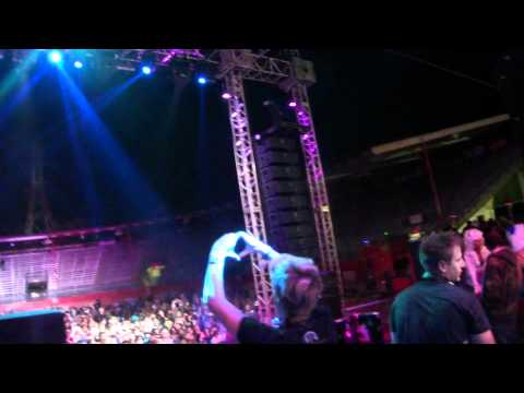Winterfresh 2011, Tritonal playing Above & Beyond - You Got to Go (Kyau & Albert Mix)