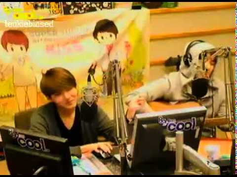 120410 Sukira - Sungmin on the guitar (ii)