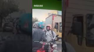 Download lagu Ambulans Bawa Balita Kejang Tersendat Gara-Gara Pemotor di Depok mp3