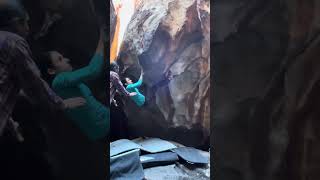 Video thumbnail of King Cobra, V6. Hueco Tanks