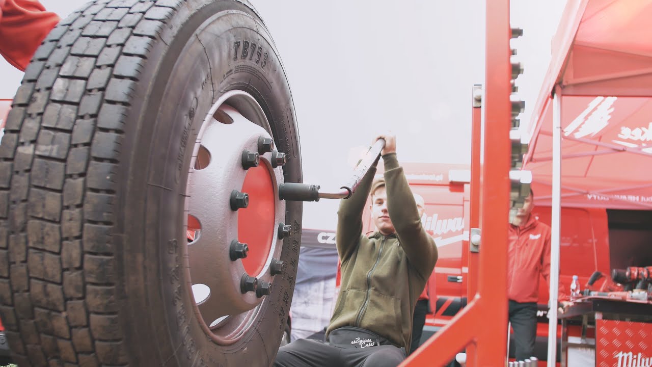 Test Klucza Udarowego Milwaukee M18 | Odkręcanie Koła Samochodu Ciężarowego | Agro Show Bednary