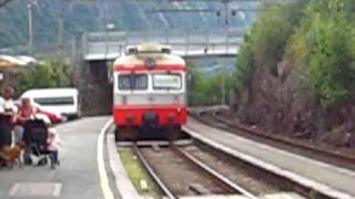 preview picture of video '[NSB] Lokaltog from Bergen to Voss departs Vaksdal station.'