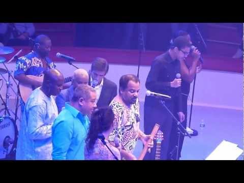 Hommage à Cesaria Evora (Video 06) - Bonga "Sodade" @ Cirque d'Hiver (France-Paris)