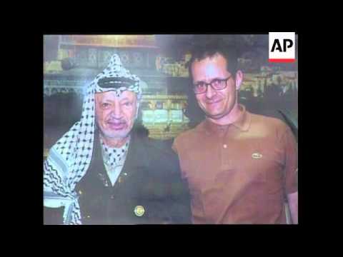 Palestinians erect memorial to Italian photographer