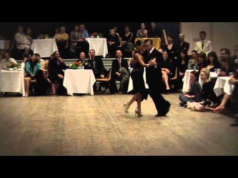  Natalia Hills  and  Gabriel Missé  are  dancing  to  the  milonga  "  Reliquias Porteñas  "