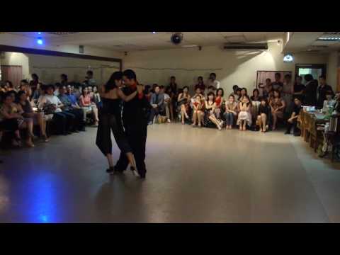  Gustavo Lin  and  Catarina Chung  are  dancing  to  the  tango  "  El Ciruja  "  by  Carlos di Sarli  in  2010