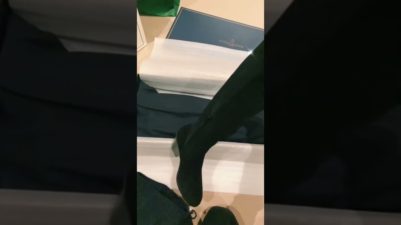 Unbox the Brompton Boots with @chlolivesey 👢😍❤️ #fairfaxandfavor #fairfaxandfavorobsessed #fyp