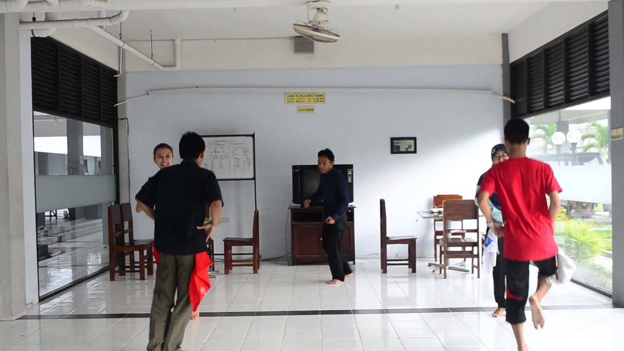 Tari Serampang 12 oleh Tim IYCE 2015 UGM