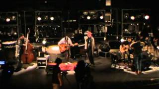 Download lagu Monoloque feat. Yuna - Kanda Dinda mp3