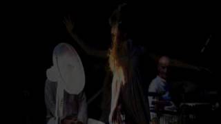 è inutile scrivere sulla sabbia, il vento non sa leggere