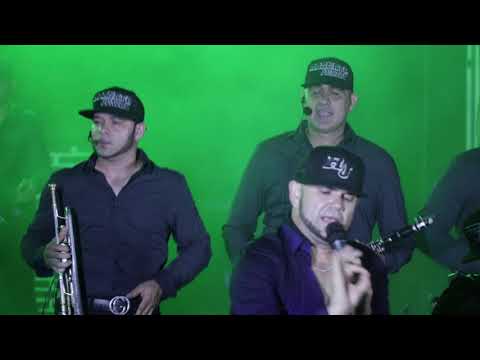 En menos de un minuto - Roberto Junior y su Bandeño