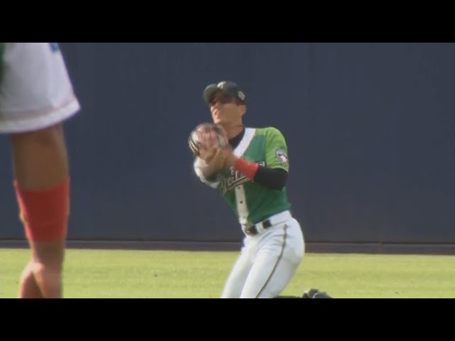 【ファーム】ファイターズ・岡が正面の難しいライナーをスライディングキャッチで好捕!! 2017/9/30 F-S(ファーム)