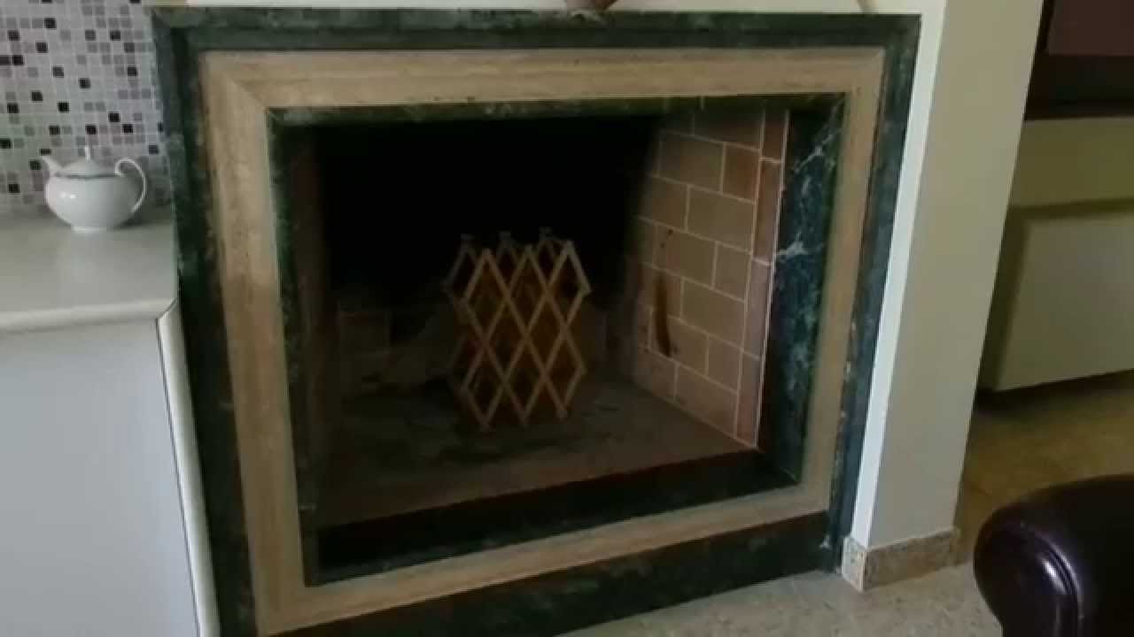 Camino in marmo verde Guatemala e travertino resinato