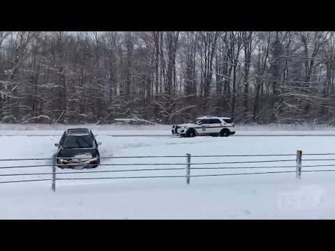 12-25-2020 Erie, PA - Christmas Day HEAVY Lake Effect Snow - Slide Offs, Cars Stuck, Plow Trucks