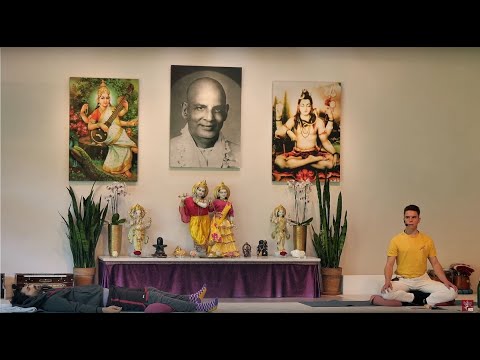 Yogastunde "Mittelstufe Exakt" mit Shivamitra  - Yoga Vidya Live, 13.05.2023, 09:15 Uhr