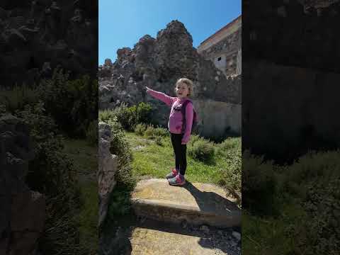 Entrance to the ruins at Cabo Tiñoso 😍⛰️