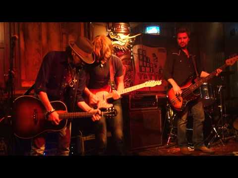 Micky & The Motorcars -  Ain't in It for the Money
