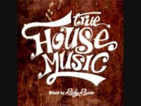 Not Alone - Gianluca Motta ft. Molly [deadmau5 remix]