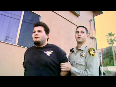Cops Tv show Las Vegas Nevada. Jay walking stop turns into foot pursuit. (2010).