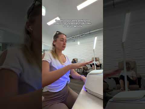 Die Mädchen und Schwulen wurden zu mächtig, also hielt das Patriarchat sie gefangen