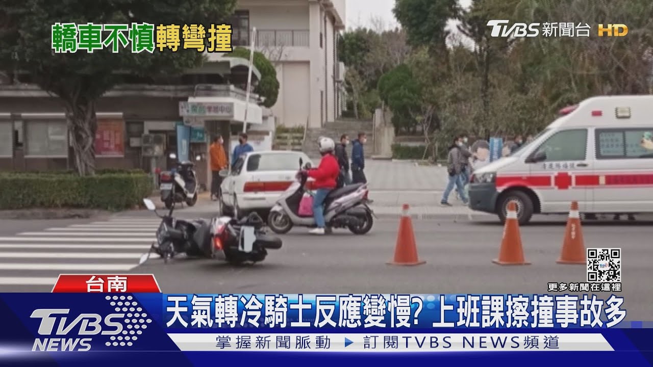 機車擦撞倒地！女騎士同3歲女兒壓車底　民眾急上前救援