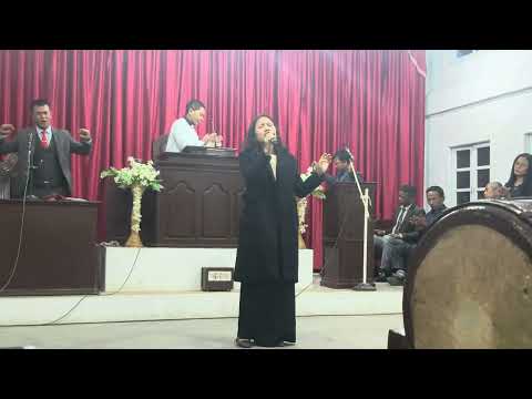 A angchhung nuamah chuan.  Ephraim Tlangthanpuii 