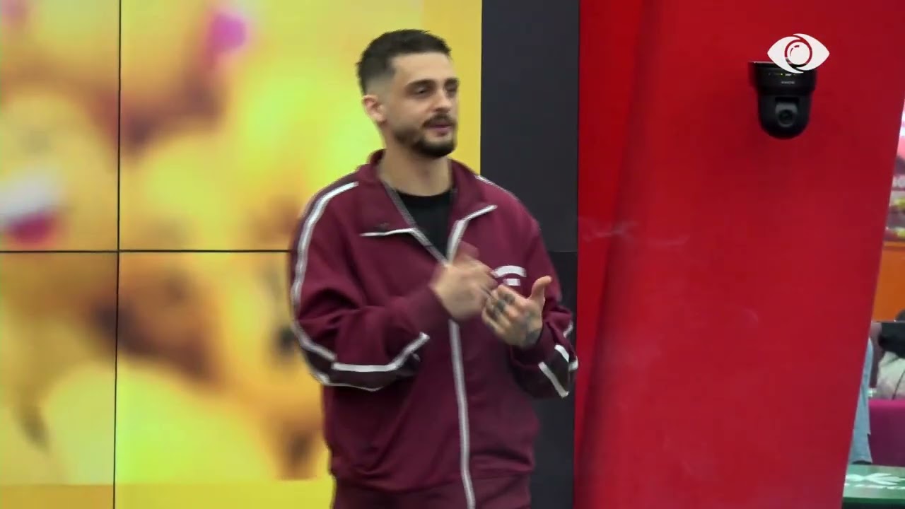 Vijon sfda argëtuese, Gimbo tregon barcoletën e tij