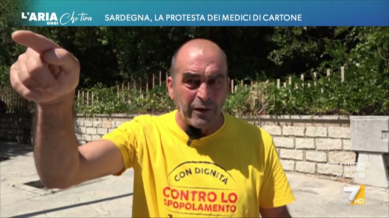 Sardegna, la protesta dei medici di cartone