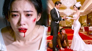 L'héritière royale a été destituée. Un PDG l'a sauvée et l'a aidée à se venger.