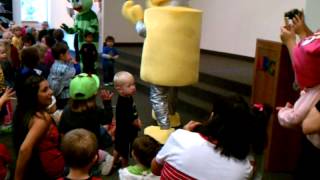 Yo Gabba Gabba hi five