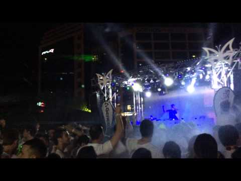 Alex M.O.R.P.H @ Genesis White 2013