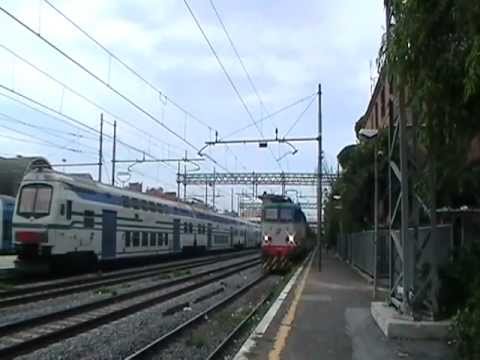 E656.435 in partenza con l' EXP 14497 Lourdes - Napoli Centrale