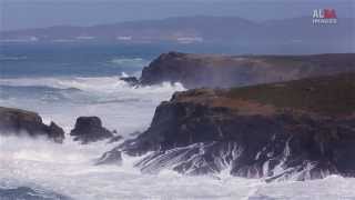 preview picture of video 'Temporal marítimo en la costa de Oleiros (A Coruña) 06/01/2014'