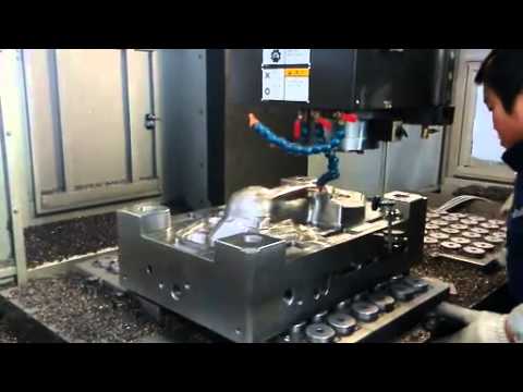 How to operate plastic injection molding machines