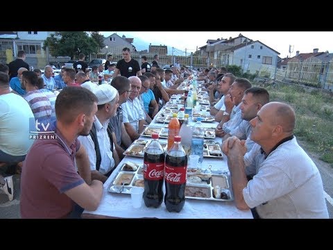 Xhamia e Dëshmorëve-Martireve  në lagjen Tusus ka  shtruar iftarin  tradicional të Ramazanit