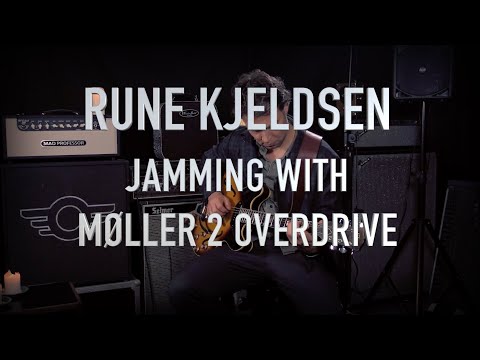 Rune Kjeldsen jamming with the T-Rex Møller 2 Drive