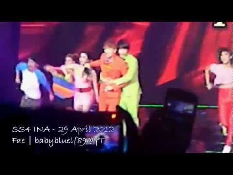 [SS4 INA - 290412] Donghae backhugged Eunhyuk